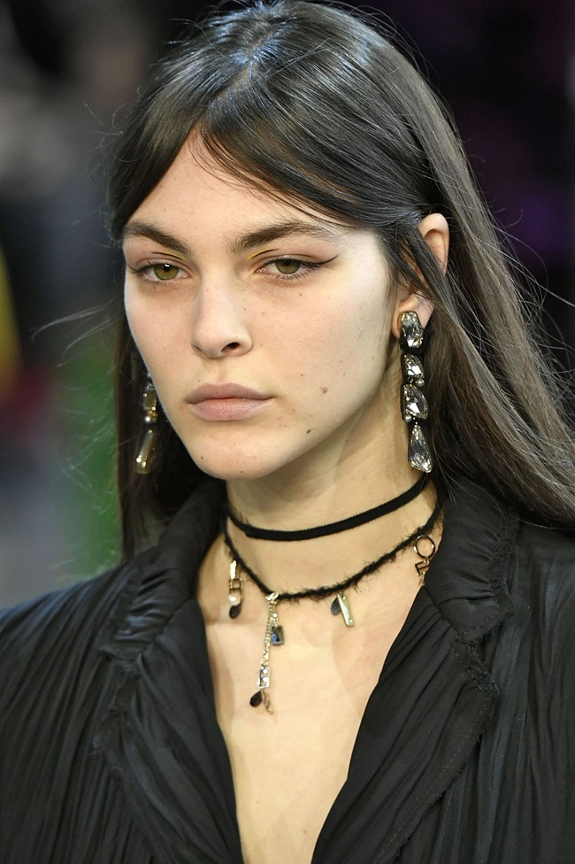 Мода 2000-х повертається: що обрати для стильного образу