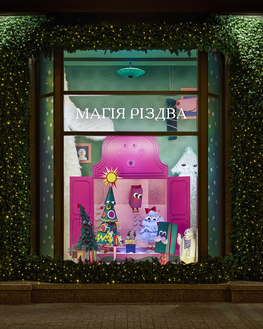 Сім вітрин — сім історій: нові різдвяні вітрини ЦУМ Київ6