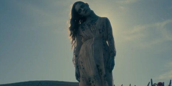 Кадр із міні-серіалу «Привид будинку на пагорбі» Мини-сериалы с высоким рейтингом: «Призрак дома на холме»