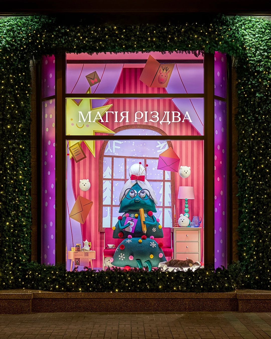 Сім вітрин — сім історій: нові різдвяні вітрини ЦУМ Київ4