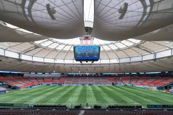 Широкий вид на футбольне поле стадіону BC Place у Ванкувері, Канада.