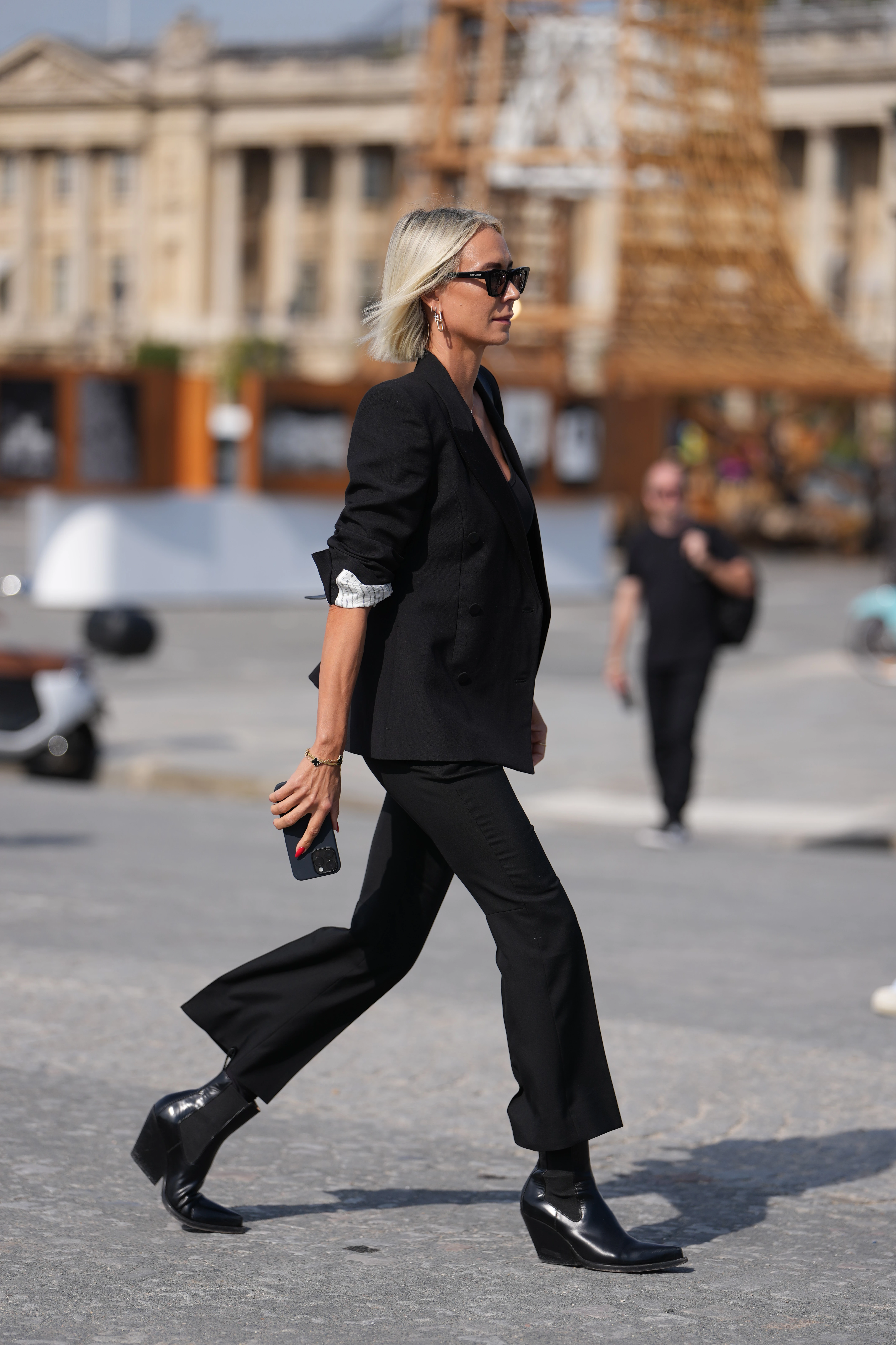 Чоботи на невисокій танкетці — найпрактичніше та найцікавіше взуття цієї зими1