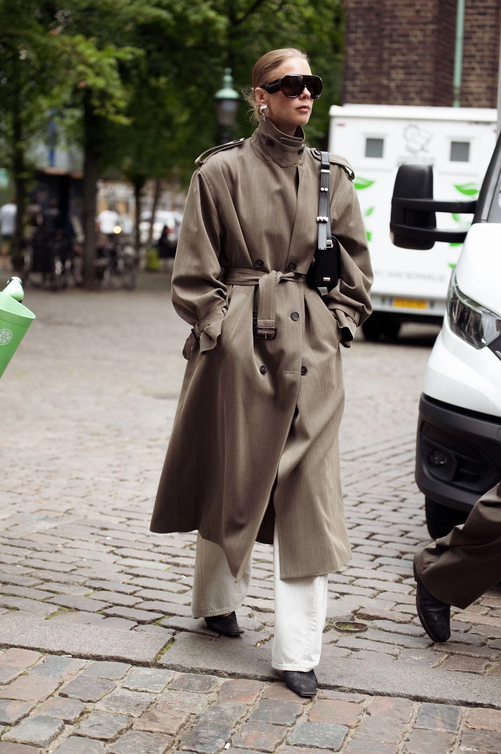 Як носити білі штани взимку: 5 простих і практичних ідей для щоденних образів5