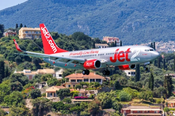Літак Jet2 Boeing 737-800 в аеропорту Корфу в Греції