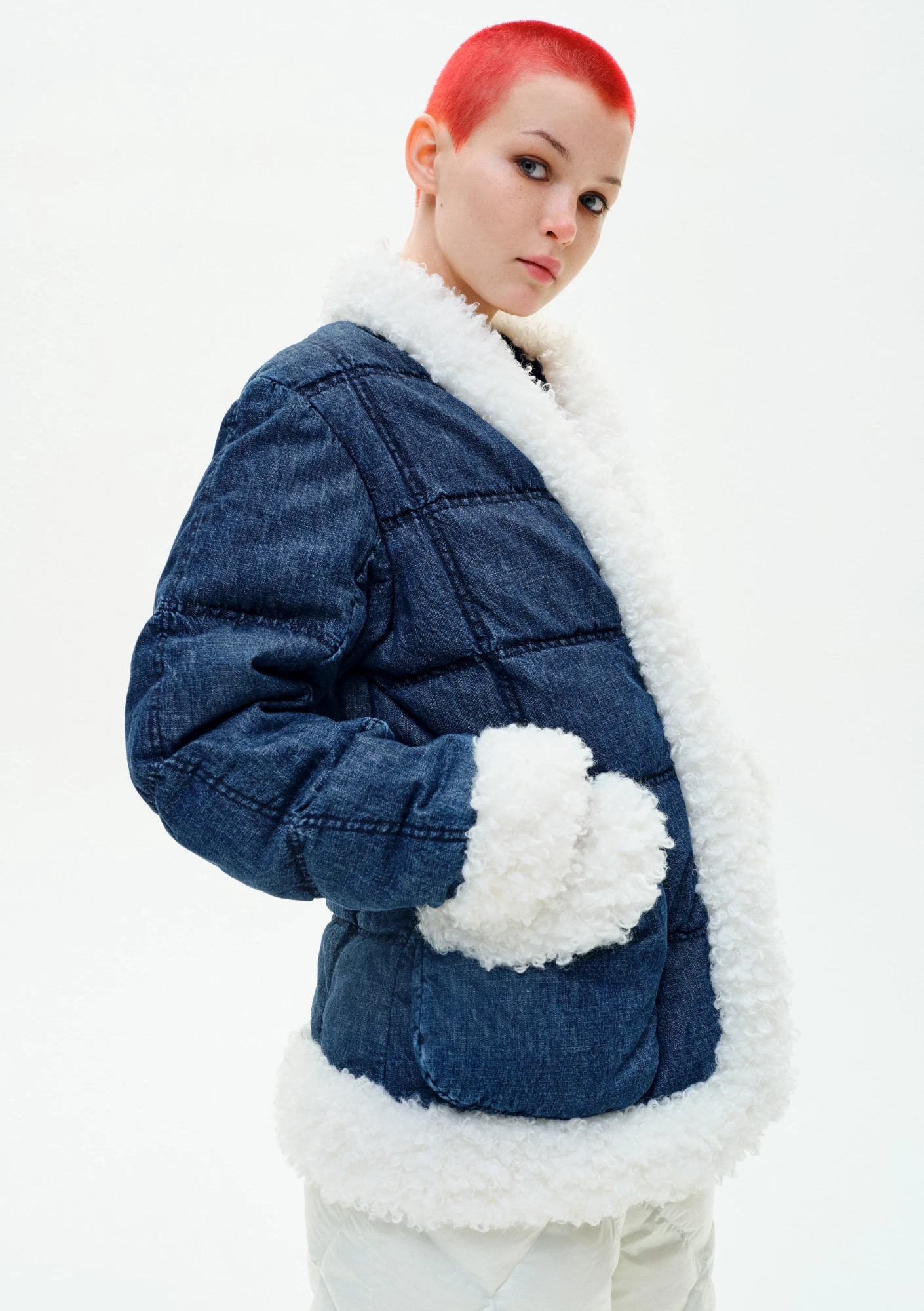 Сезон контрастів: яскраві пуховики Ienki Ienki змінюють зимовий гардероб11