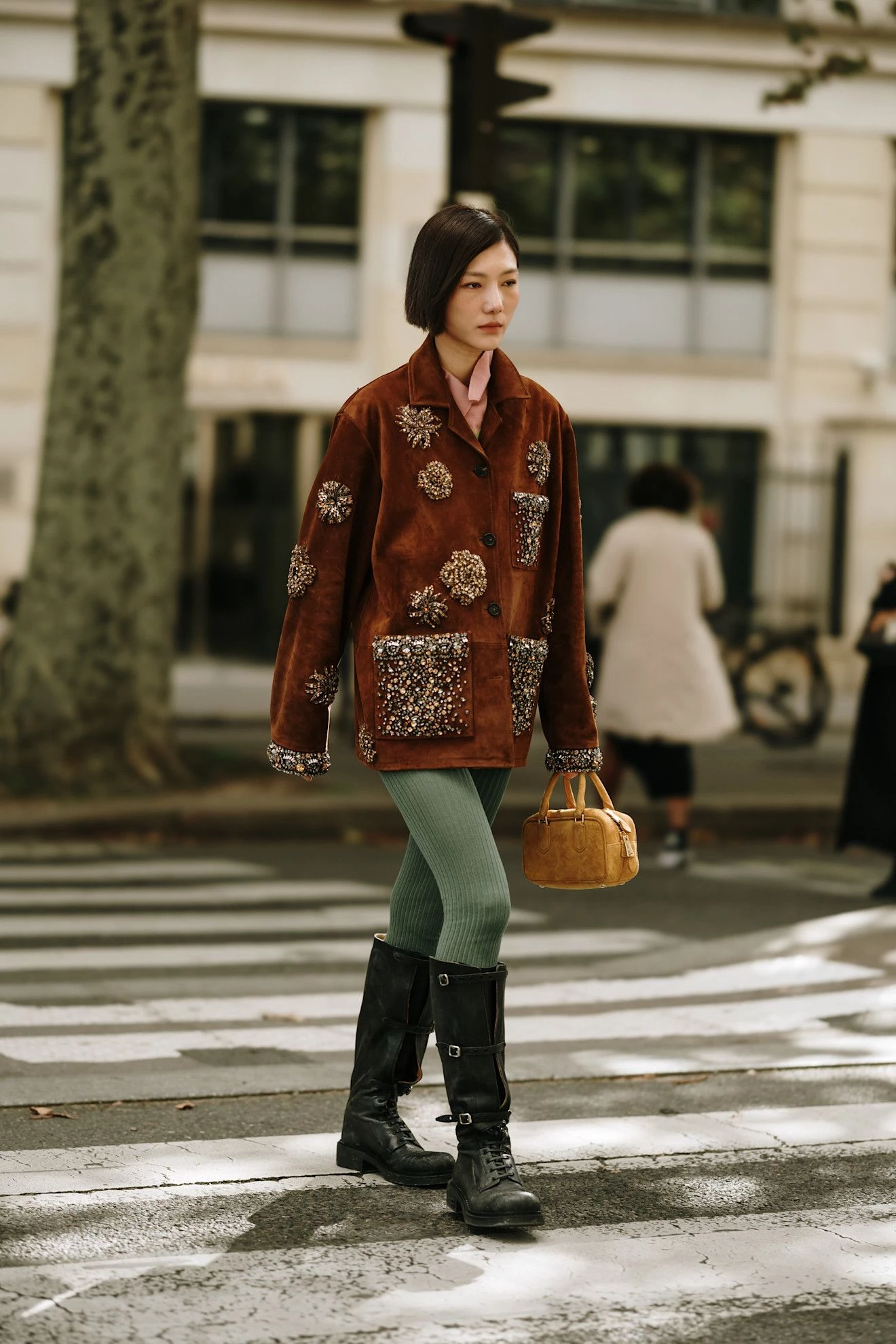 Чому чоботи з пряжками – наймодніше взуття цього сезону: як модниці носять їх уже зараз3