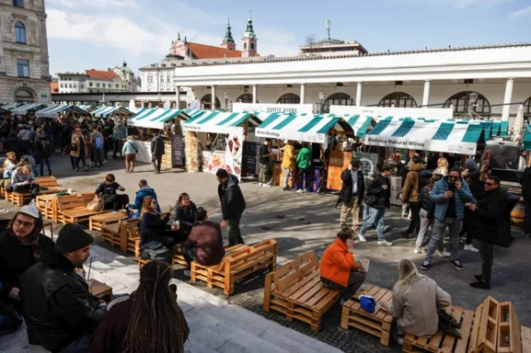 Люди, яких бачили на традиційному продуктовому ринку «Відкрита кухня» як