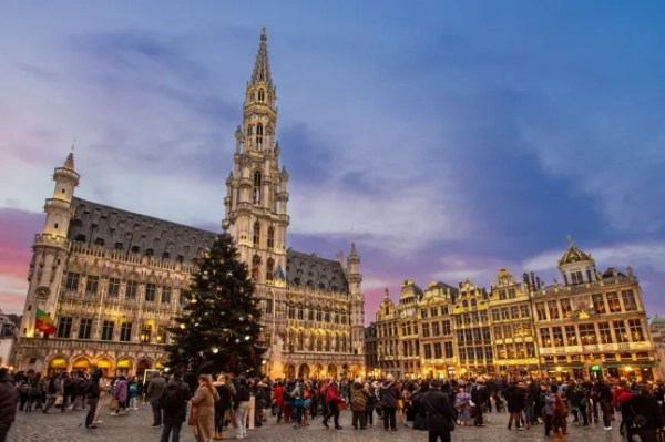Гранд-Плас у Брюсселі з різдвяними вогнями