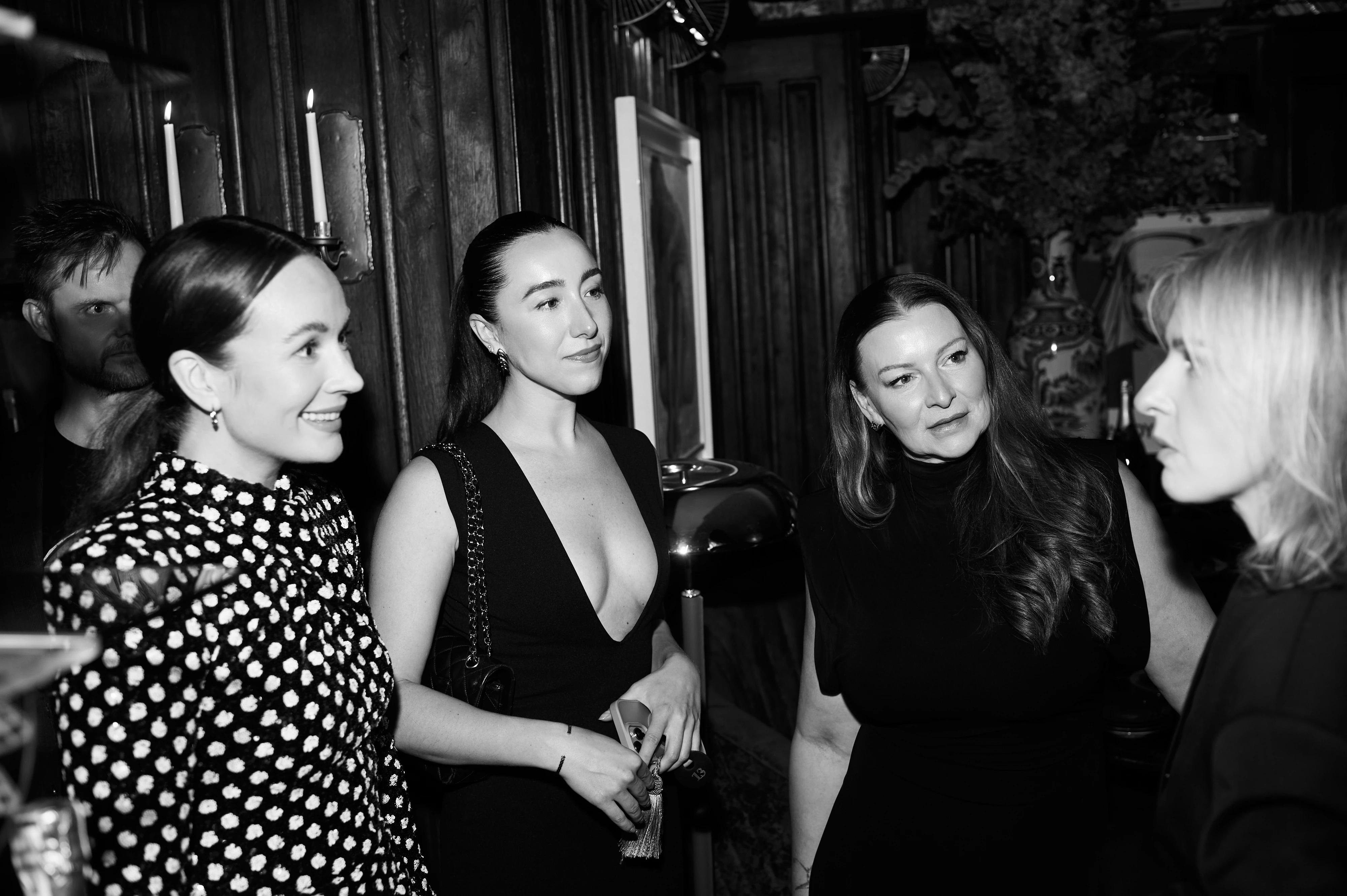 Ешлі Макдоннелл, Карлотта Родбен, Тіффані Гілл та Юлія Костецька25