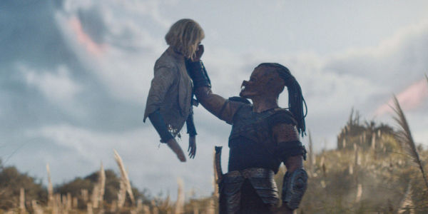 Кадр із фільму «Хижак: Планета смерті» Кадр из фильма «Хищник: Планета смерти» 2025 года