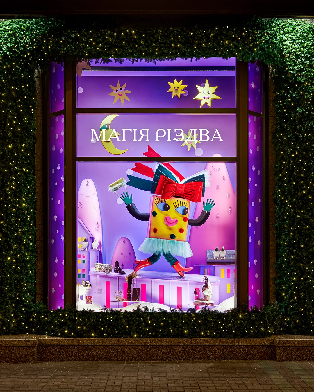 Сім вітрин — сім історій: нові різдвяні вітрини ЦУМ Київ3