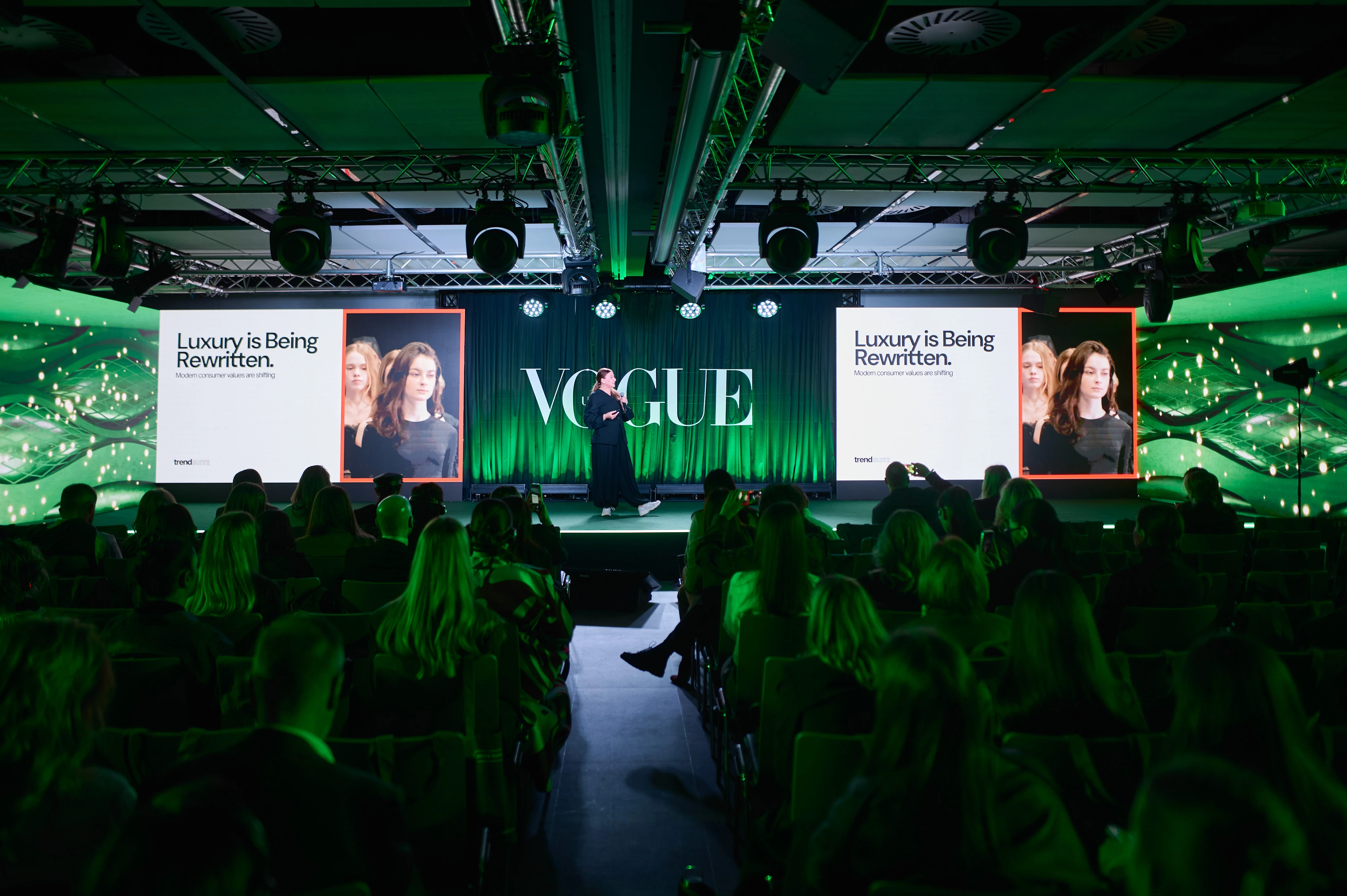 Тіффані Гілл1