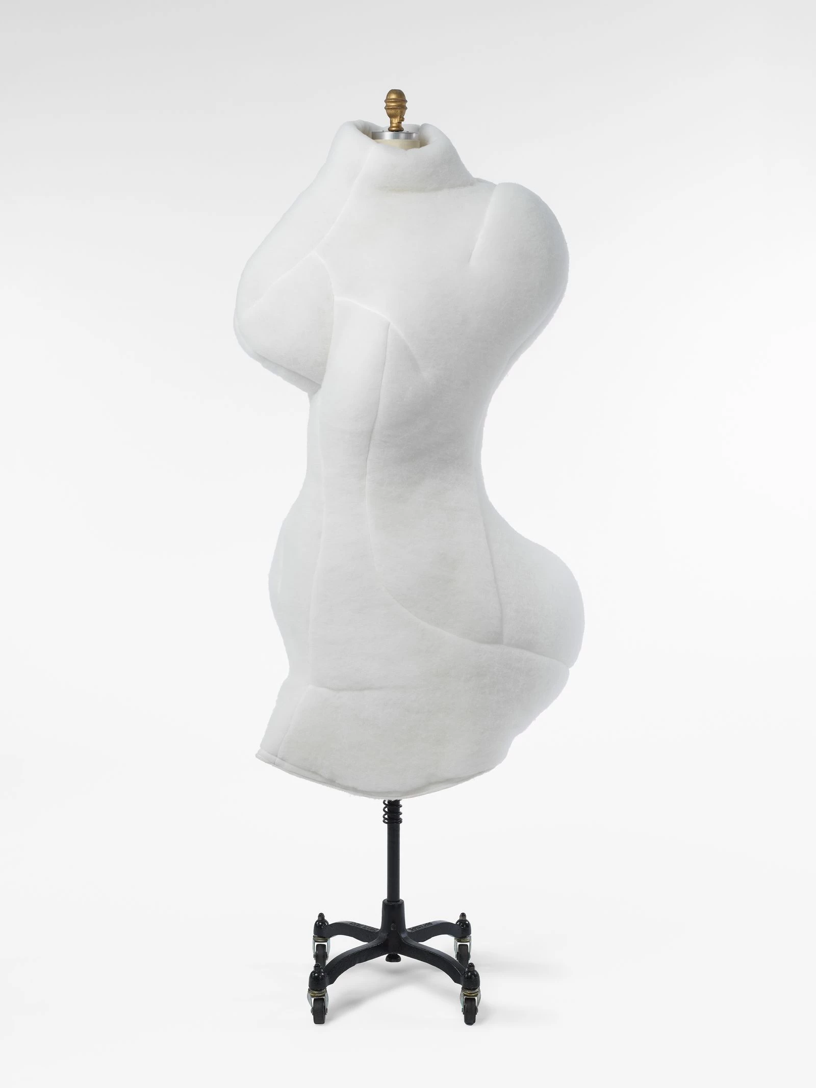 Комплект авторства Рей Кавакубо для колекції Comme des Garçons сезону осінь-зима 2017/2018. Придбано у 2018 році. Фото: Анна-Марі Келлен © The Metropolitan Museum of Art 4