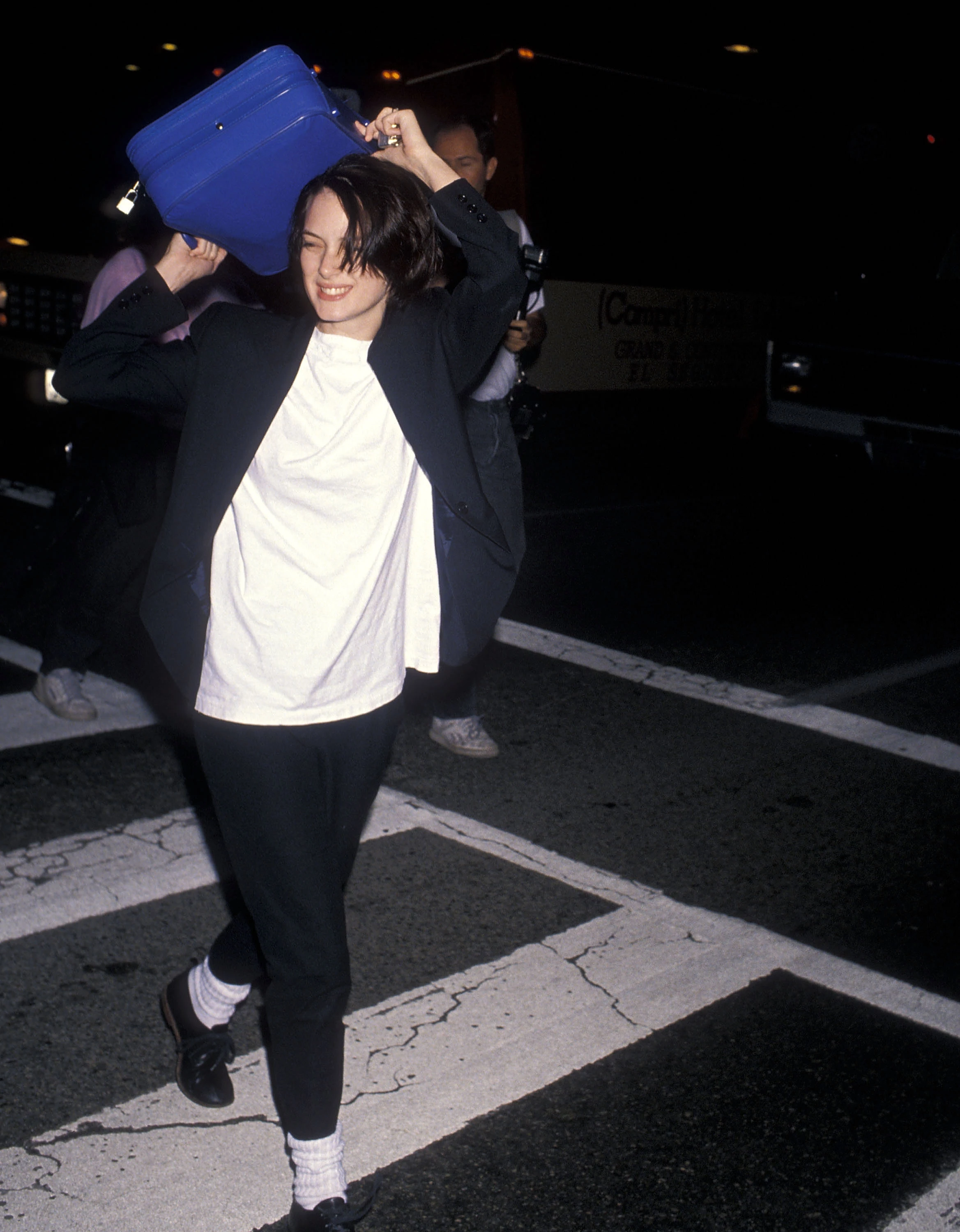 Вайнона Райдер в аеропорту Лос-Анджелеса, 19909