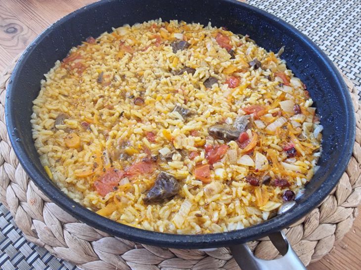 Який фрукт кладуть у плов на сході: він робить м'ясо в рази ніжнішим. плов