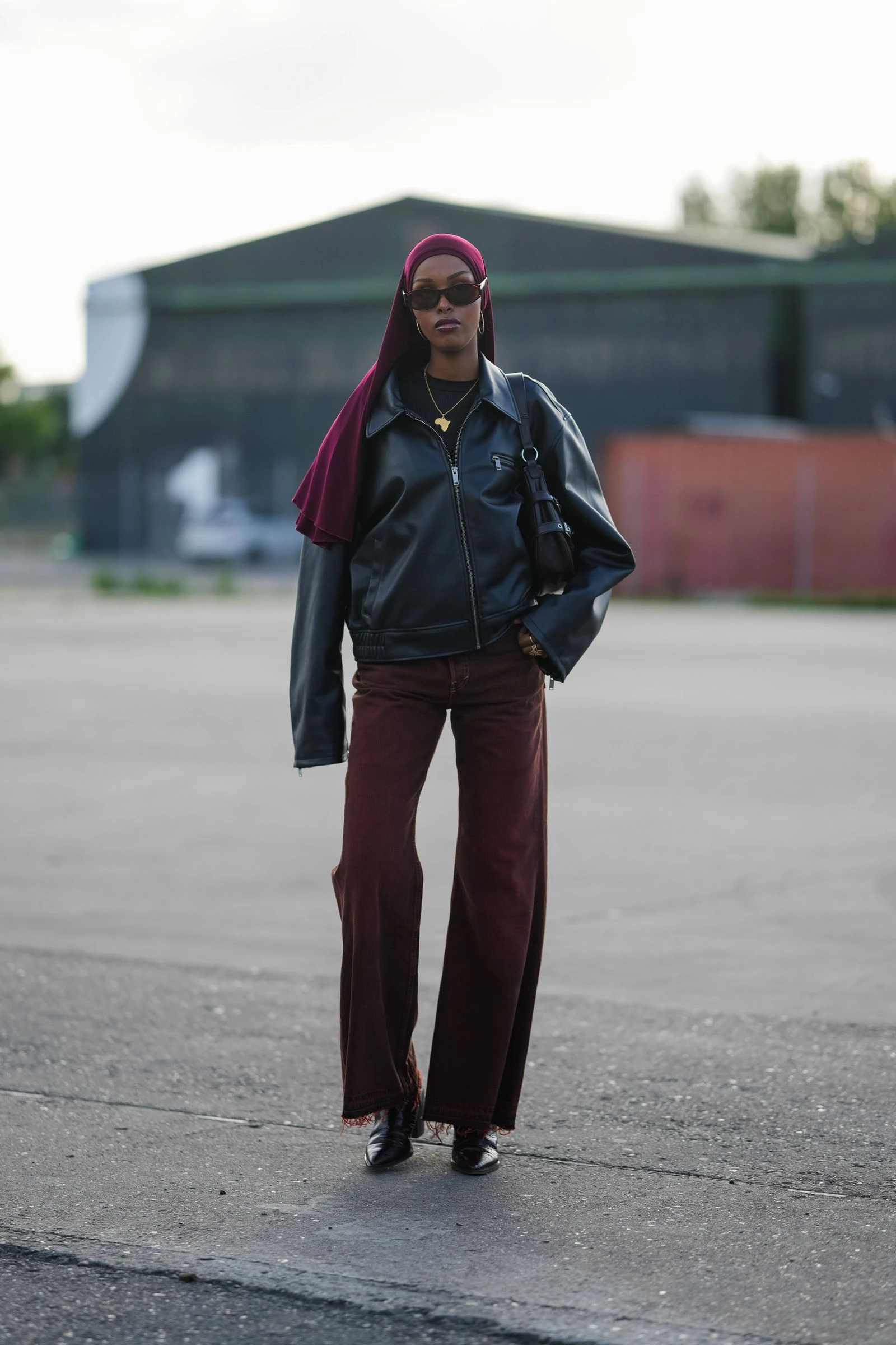 Як носити джинси wide-leg цього сезону: показуємо найкращі поєднання із чоботами2