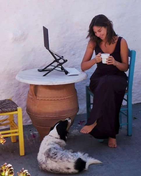 Бьянка Раппапорт на Санторіні, Греція.