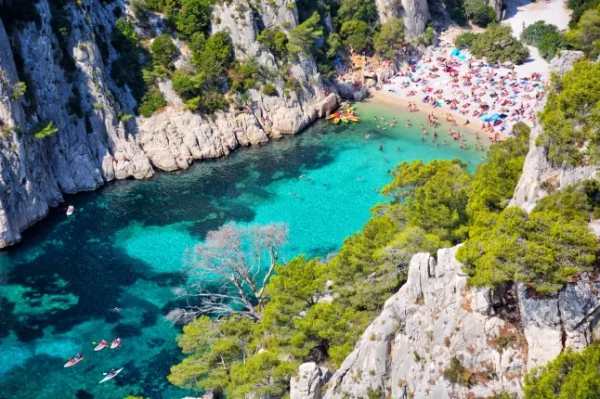 Скелі Каланки – це диво природи, розташоване поблизу Марселя, Франція.