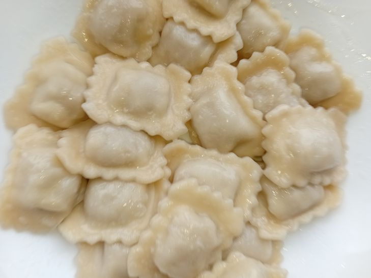 Навіщо варити пельмені в холодній воді: армійський спосіб, який вас здивує пельмени