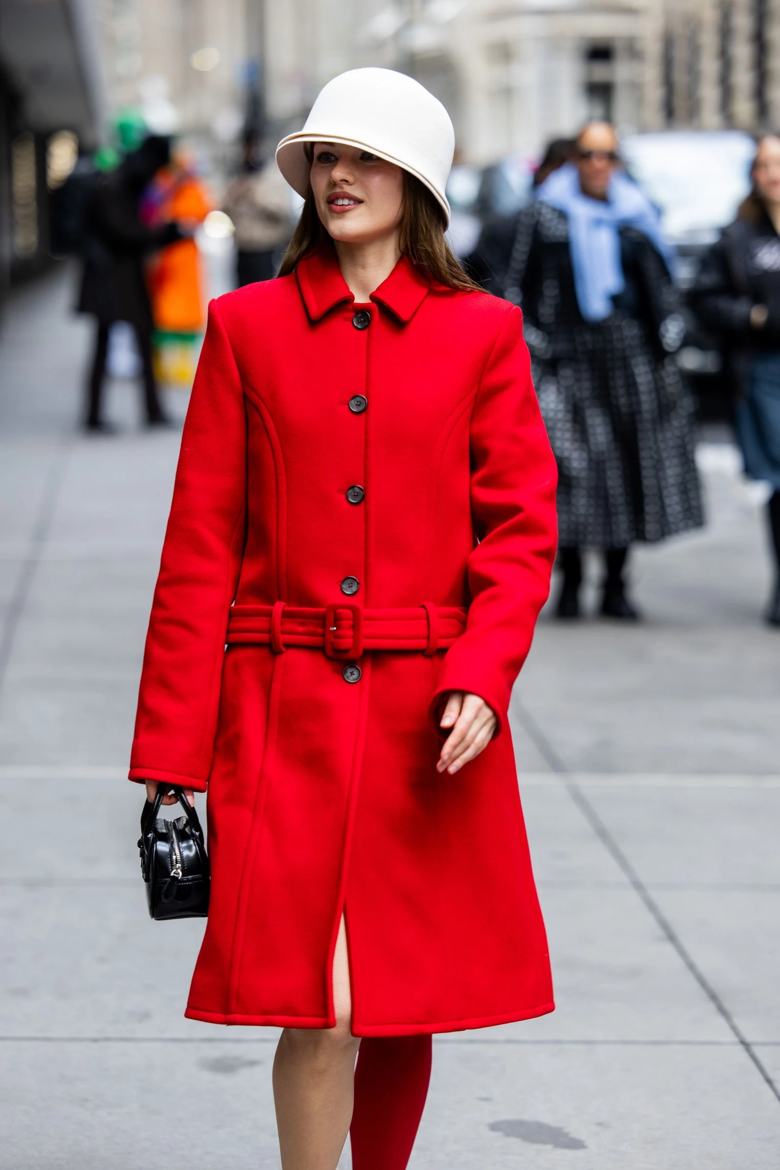 Капелюх-клош знову в моді: пояснюємо, як носити найстильніший аксесуар уже зараз3