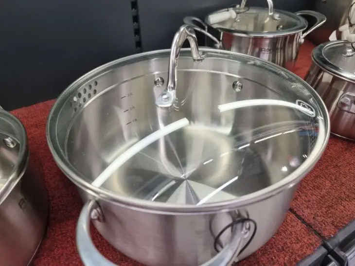 Який дешевий заморожений продукт зробить ваш бульйон таким же наваристим, як із ресторану кастрюля