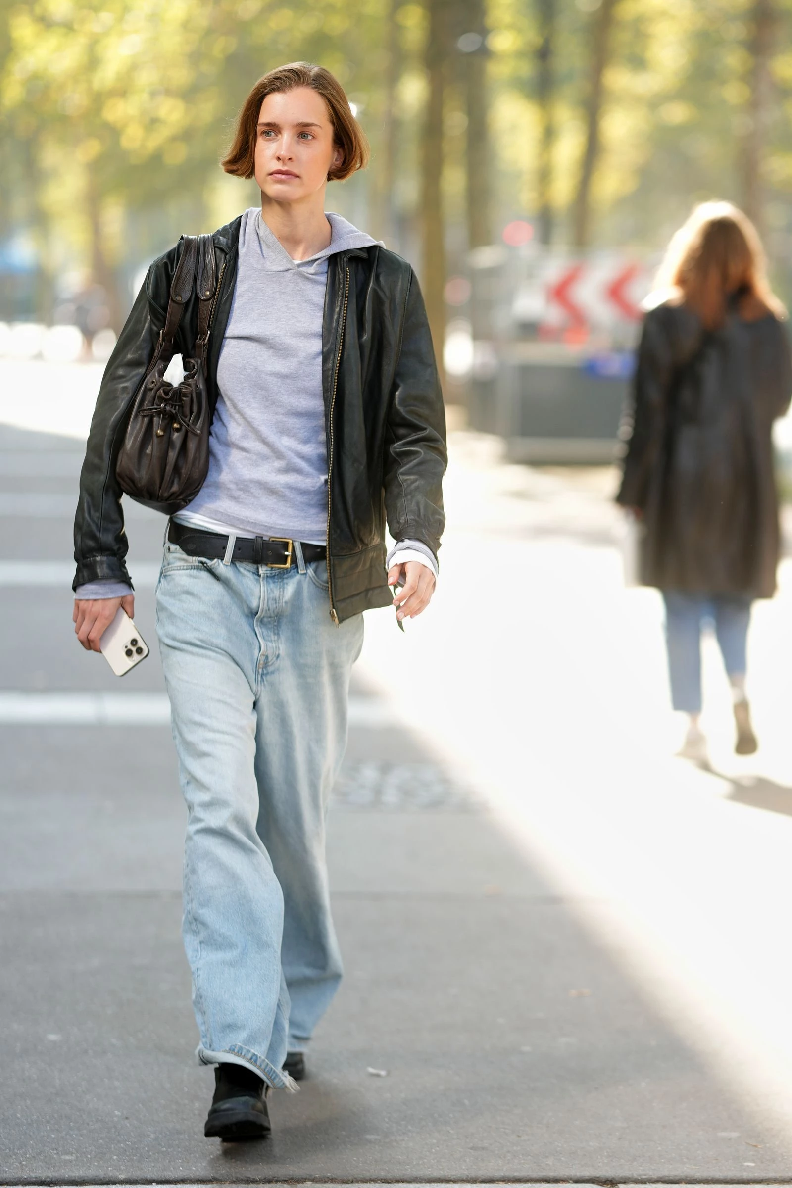 Як носити джинси wide-leg цього сезону: показуємо найкращі поєднання із чоботами1