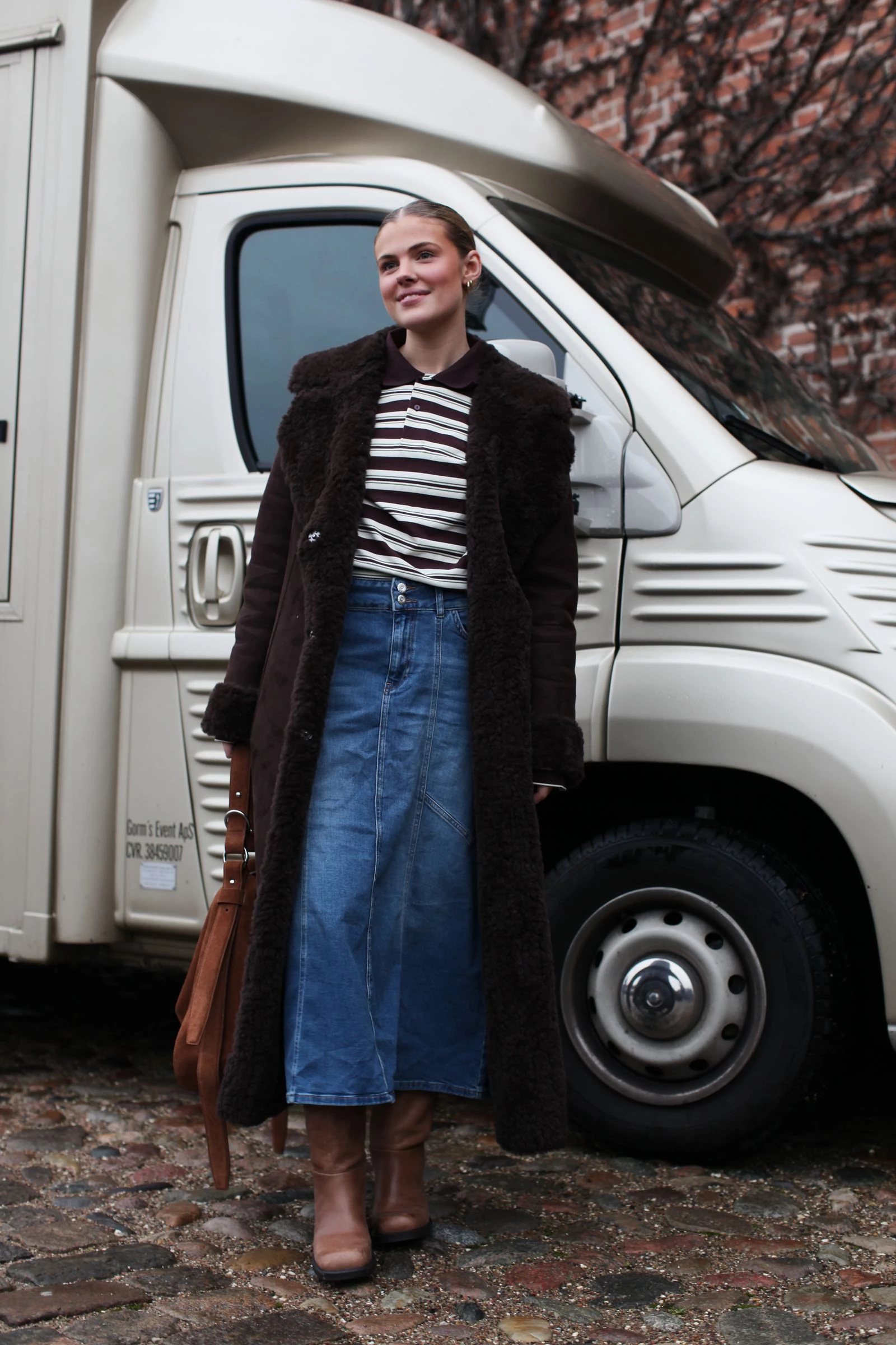 Як стилізувати джинсову спідницю взимку: вчимося у зірок стрітстайлу1