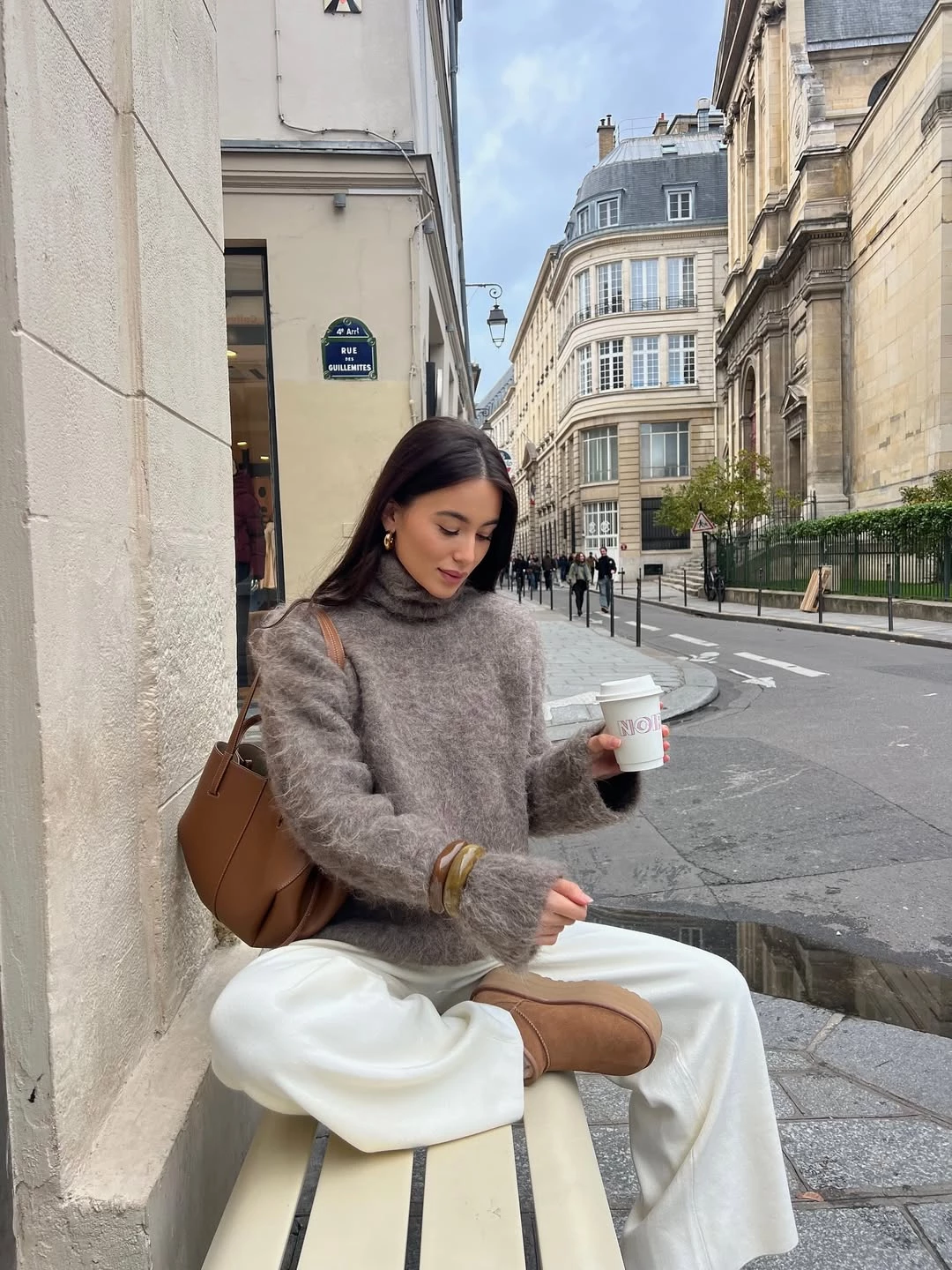 Instagram @lolahawassian0