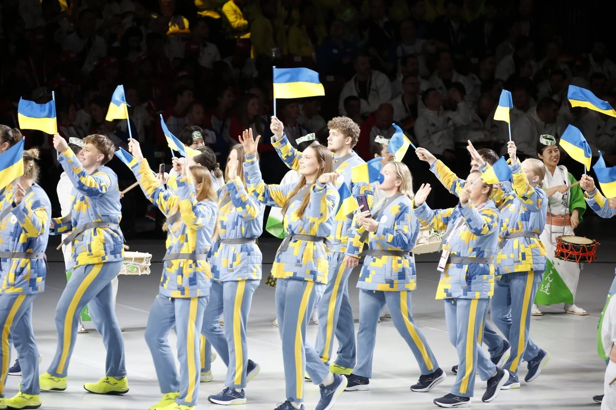 Віктор Анісимов створив парадну форму української збірної для XXV Літніх Дефлімпійських ігор4