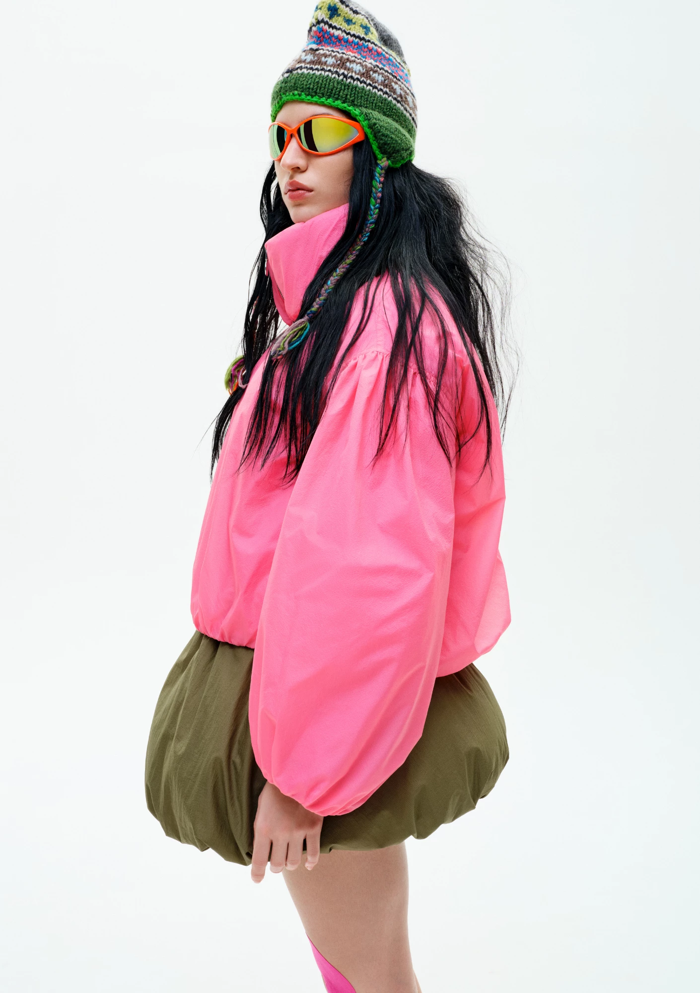 Сезон контрастів: яскраві пуховики Ienki Ienki змінюють зимовий гардероб6