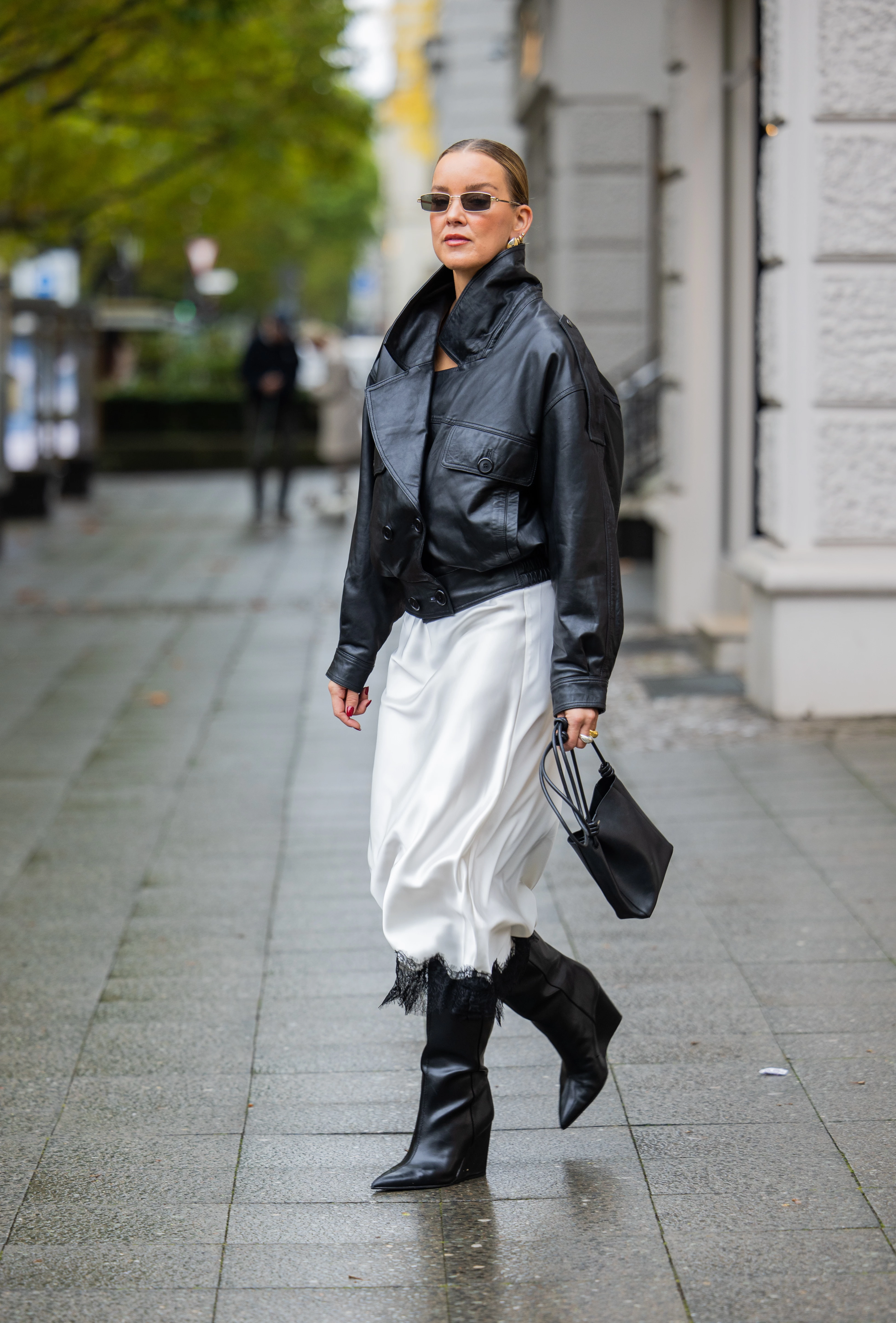 Чоботи на невисокій танкетці — найпрактичніше та найцікавіше взуття цієї зими0