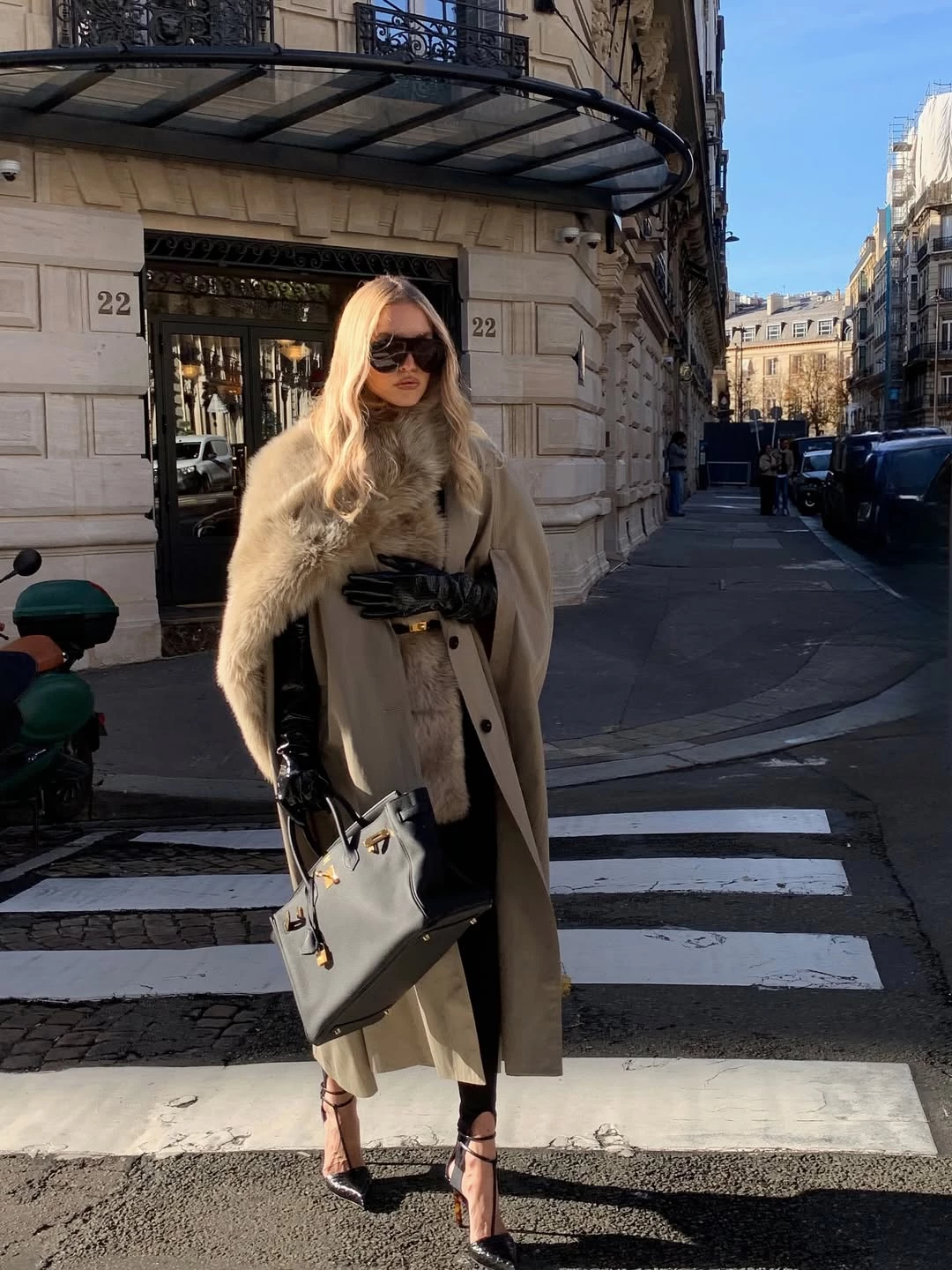 Instagram @leoniehanne0