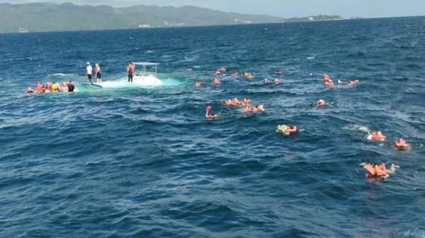 Пасажири круїзного лайнера залишилися плавати в морі