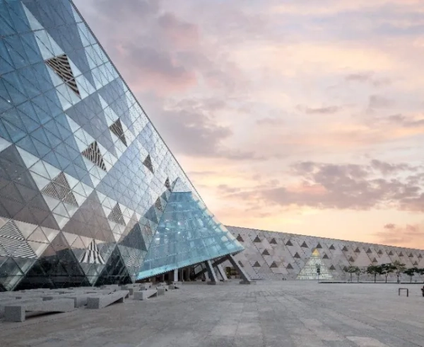 Зовнішній вигляд Великого єгипетського музею в Каїрі