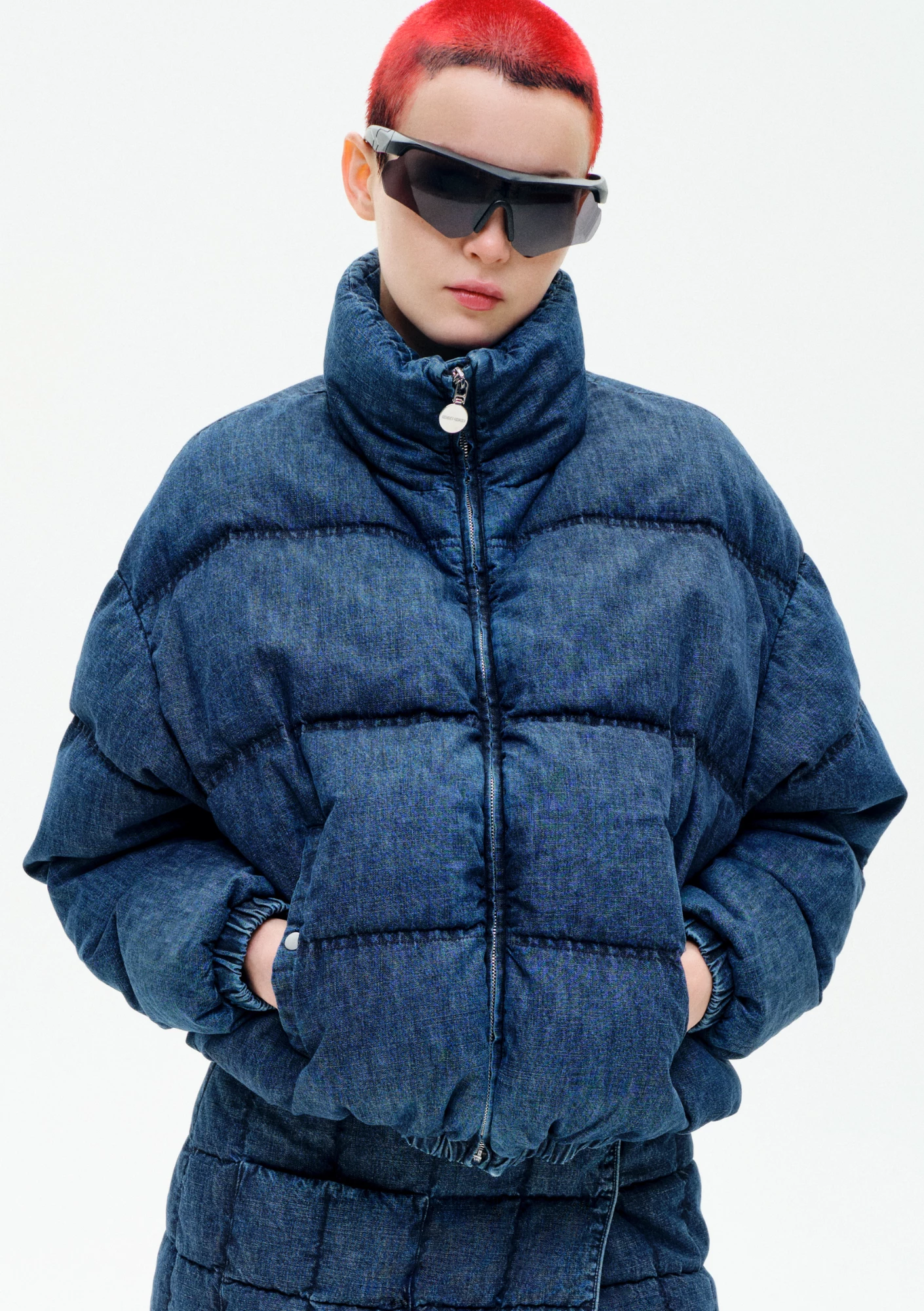 Сезон контрастів: яскраві пуховики Ienki Ienki змінюють зимовий гардероб10