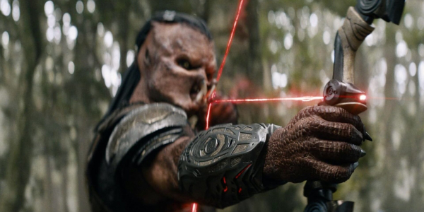 Кадр із фільму «Хижак: Планета смерті» Кадр из фильма «Хищник: Планета смерти» 2025 года