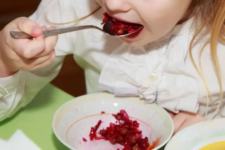 Чому у вінегрет кладуть гірчичний порошок: старовинний французький трюк для ідеальної емульсії винегрет