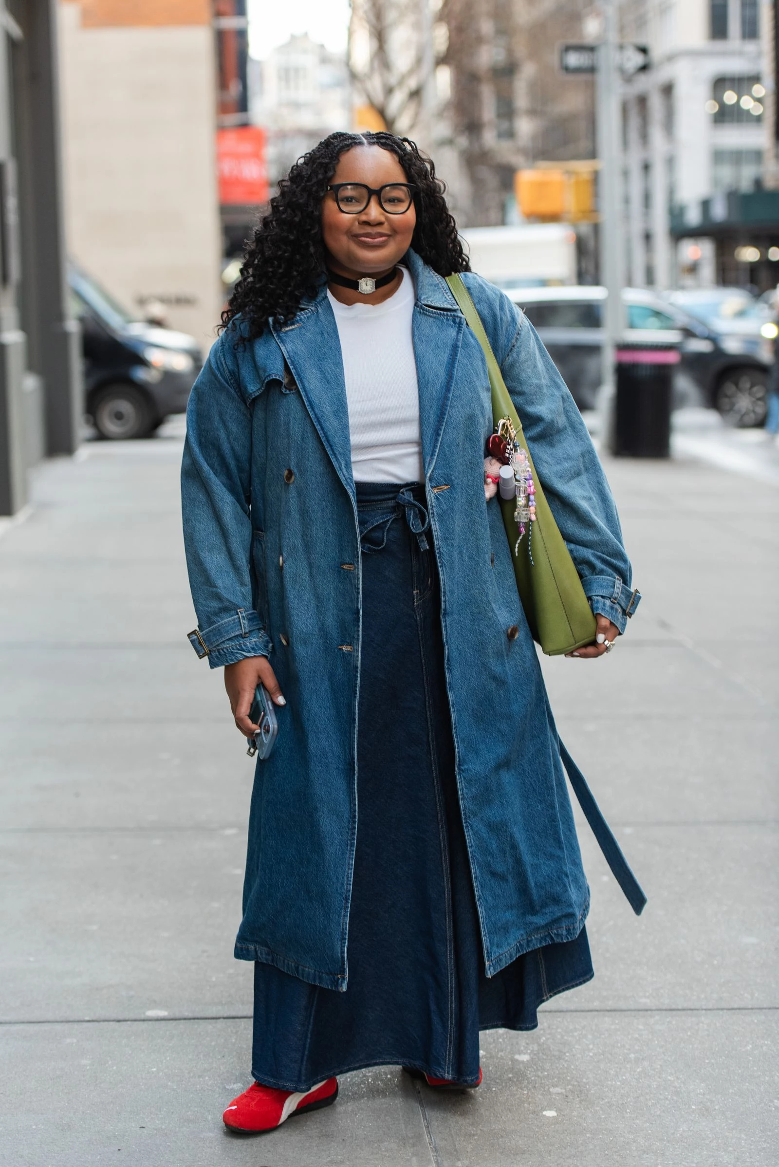 Як стилізувати джинсову спідницю взимку: вчимося у зірок стрітстайлу3