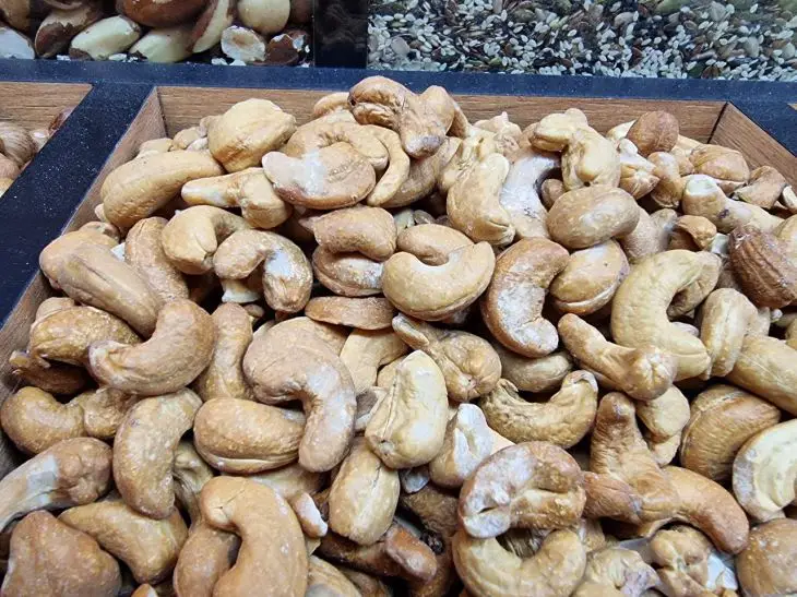 Запам'ятайте раз і назавжди: чому категорично не можна їсти горіхи відразу після основного прийому їжі орехи