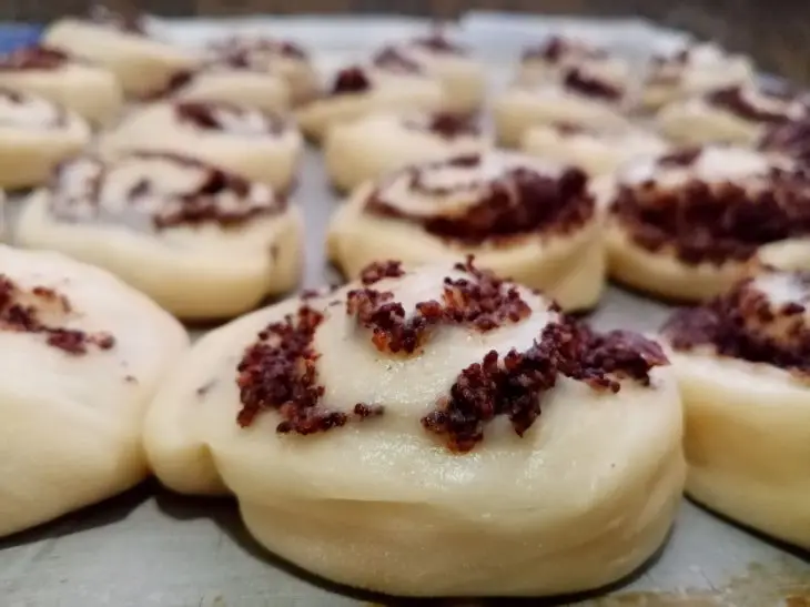 Коли додавати ізюм у кекс, щоб він не опускався на дно: маленька хитрість із борошном кекс