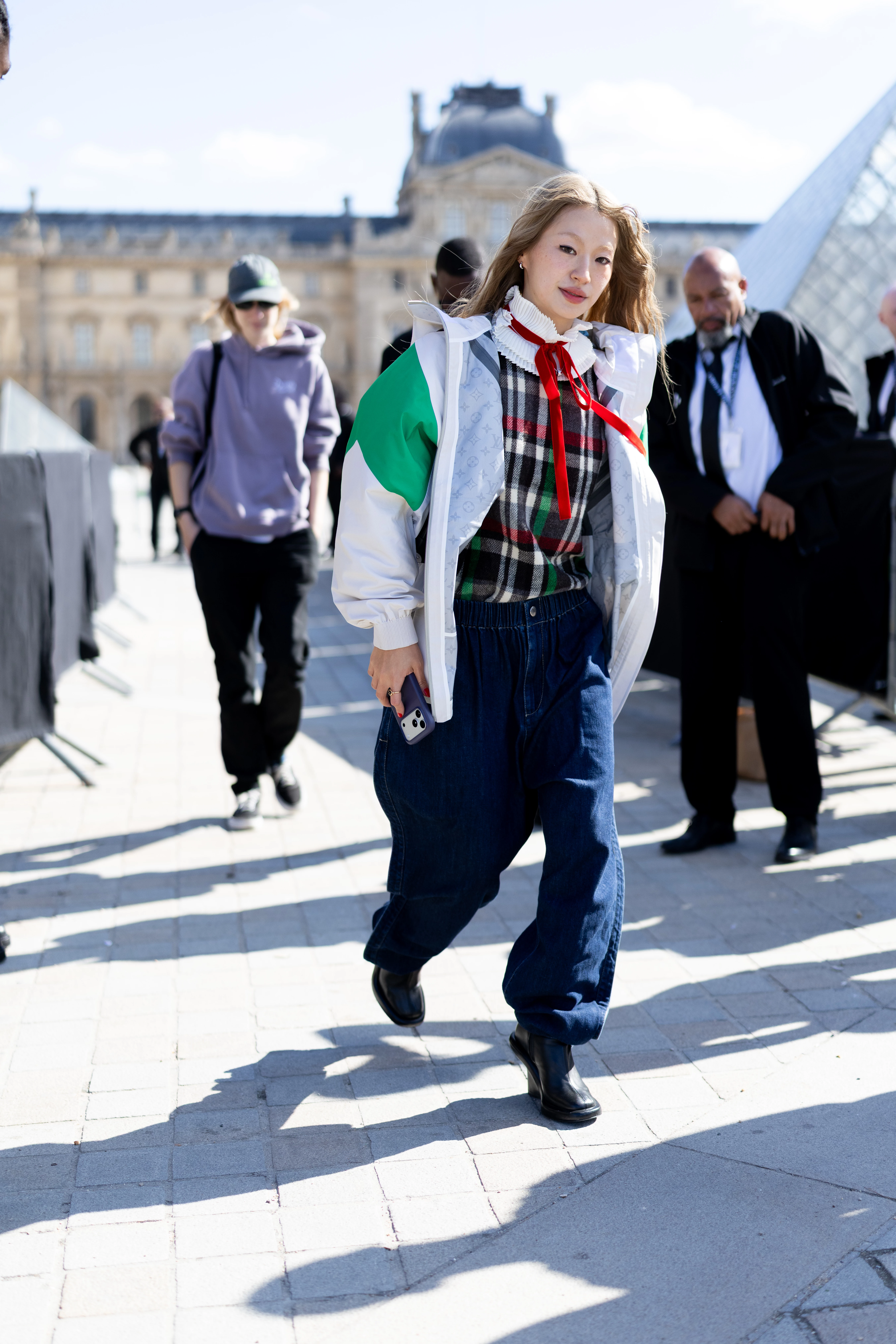 Чоботи на невисокій танкетці — найпрактичніше та найцікавіше взуття цієї зими2