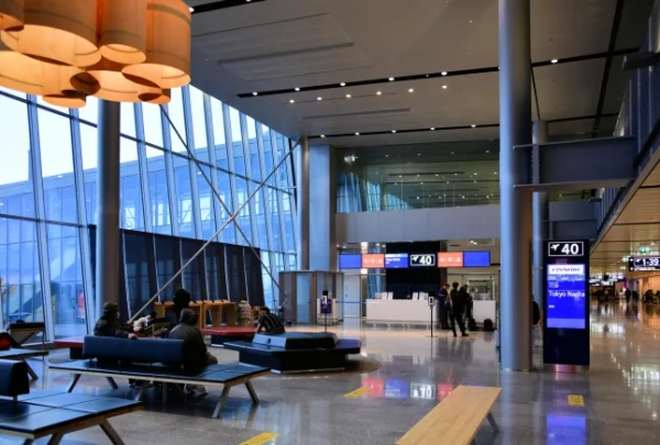 Вихід на виліт в аеропорту Гельсінкі-Вантаа, Гельсінкі, Фінляндія