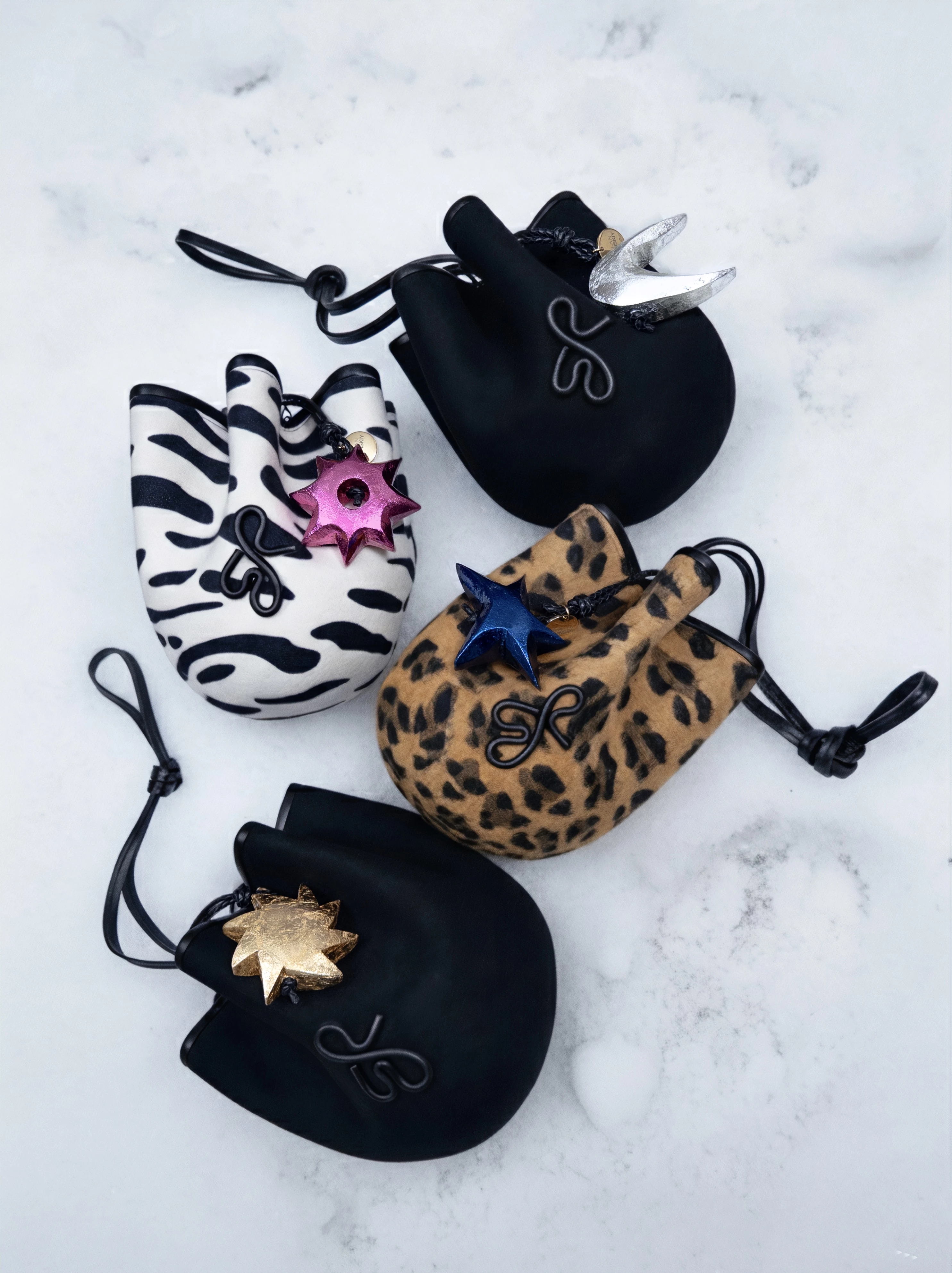 Ruslan Baginskiy переосмислив українські різдвяні символи у новому дропі аксесуарів0