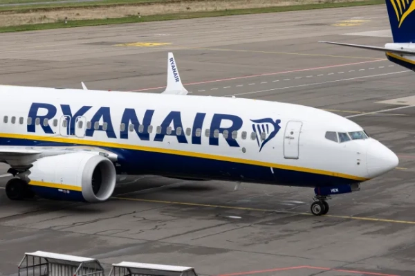 Літак в аеропорту Ейндховена