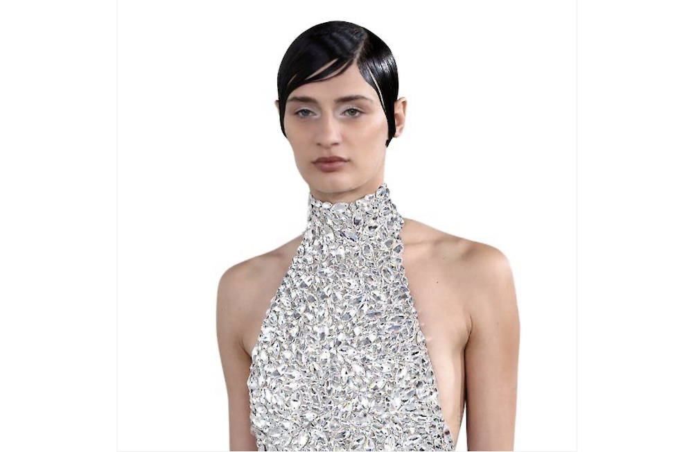 Головні б'юті-тренди осені-зими 2025/26: сяюча шкіра, золоті повіки та лакові губи