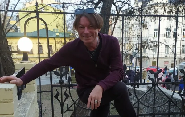 У Києві пішов із життя легендарний ведучий «Еників-беників» Анатолій Суханов