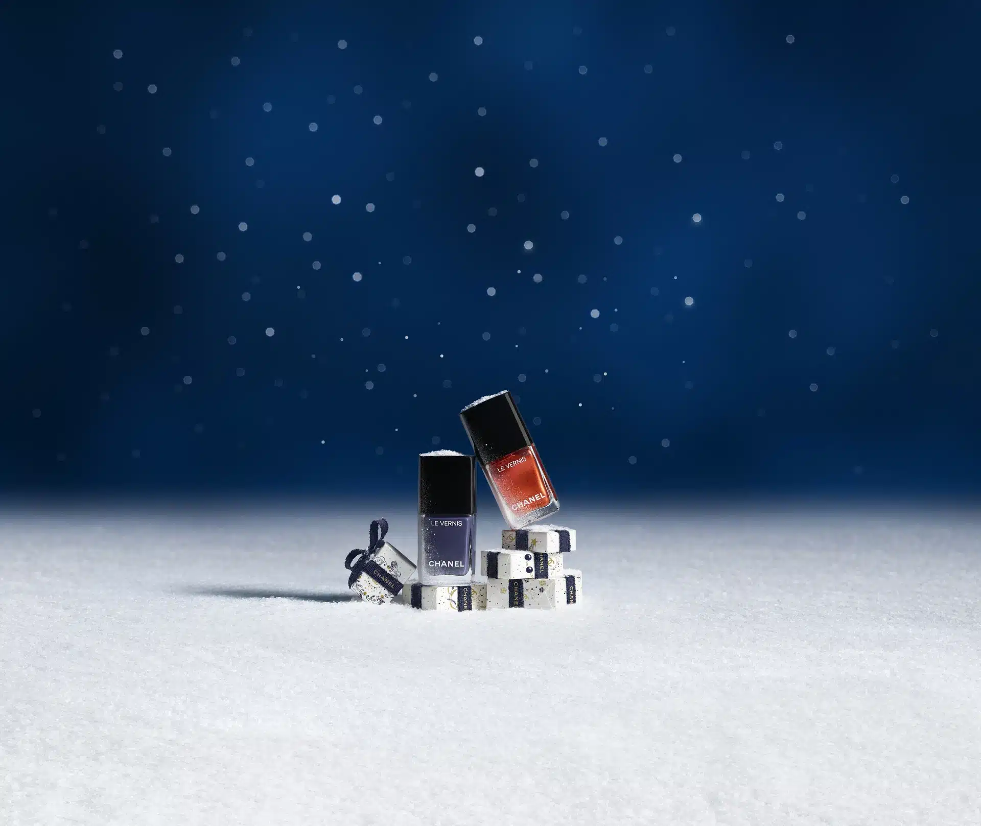 CHANEL: Зоряне сяйво святкової колекції макіяжу 2025
12