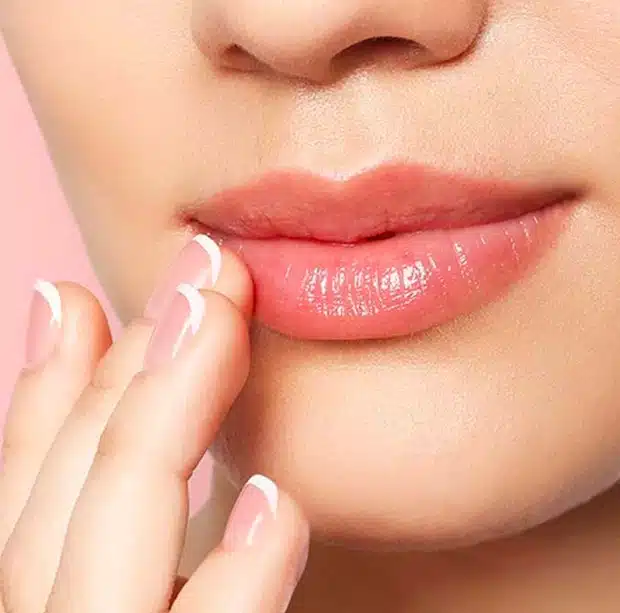 Легкий спосіб усунути сухість на губах. Б'юті Адвент від Vogue UA, 17-й день.
2