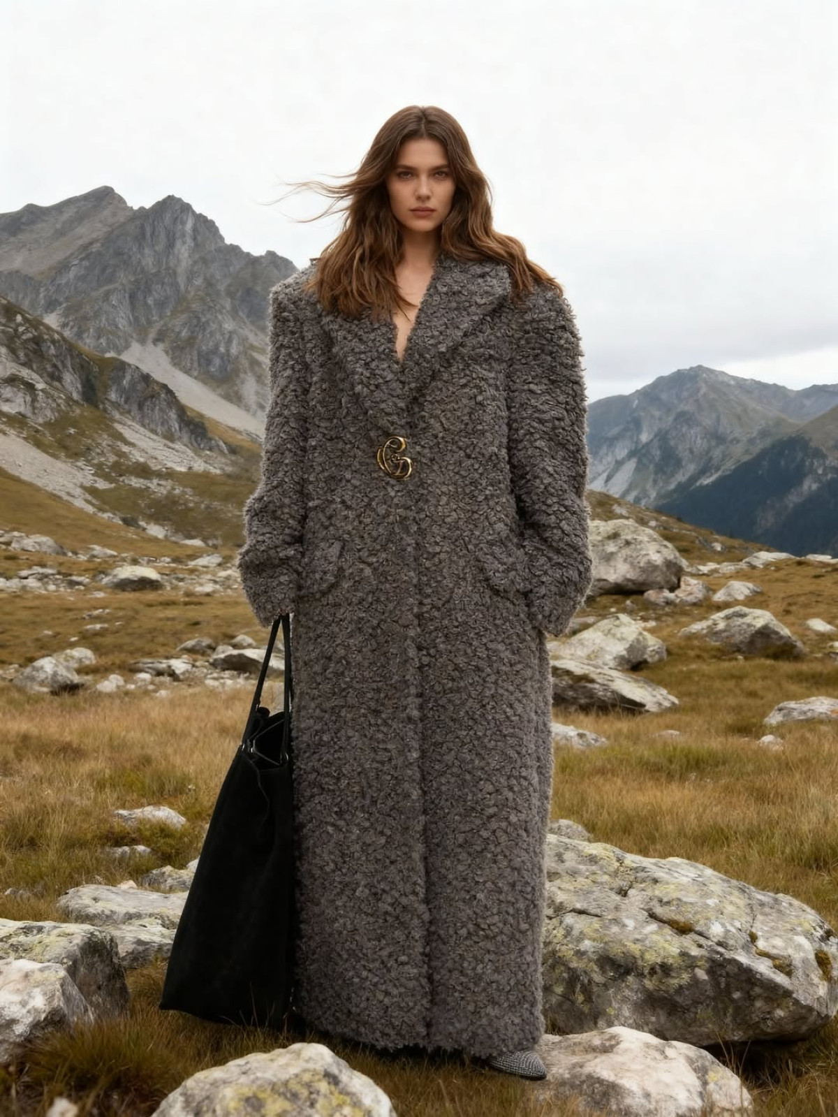 Фальшива хутряна накидка — must-have зимового сезону 2025-2026
8