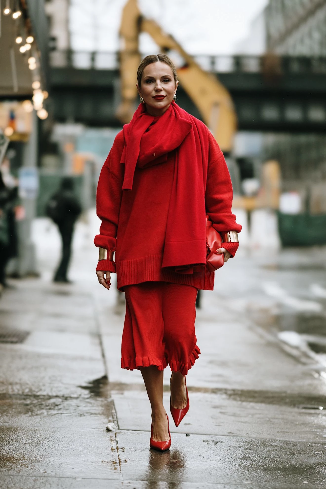 6 модних аргументів на користь того, що багряний джемпер - незамінний елемент вашого одягу
12